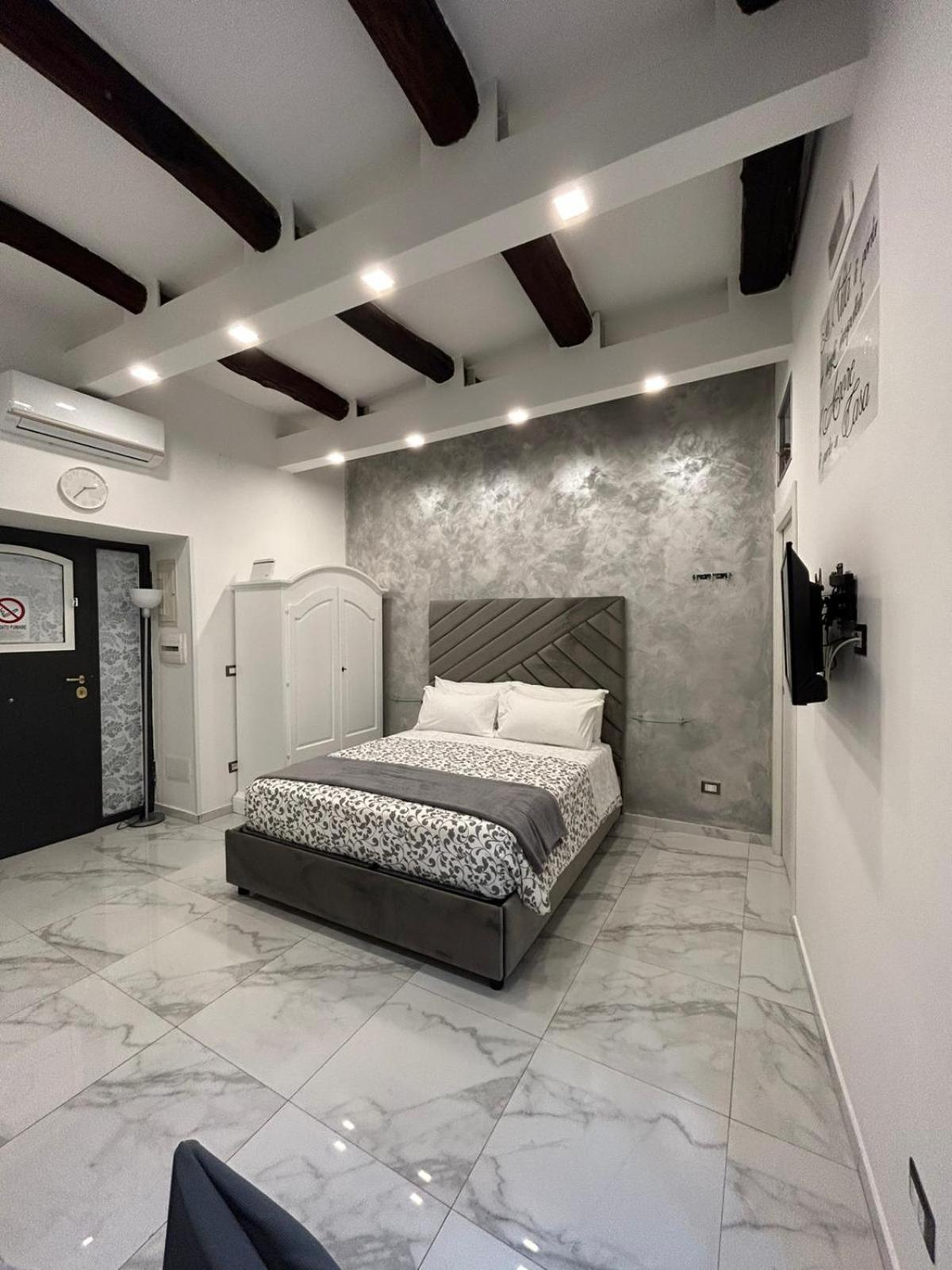 Вилла Casa Tolentino Al Centro Di Napoli Экстерьер фото